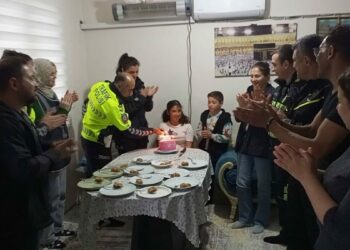Polisten engelli Atike'ye sürpriz doğum günü