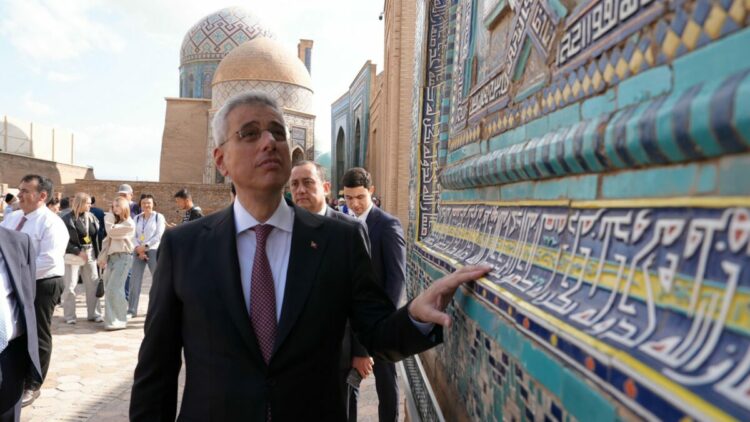 Bakan Memişoğlu, Semerkant’ta Şah-ı Zinde Nekropolü’nü ziyaret etti