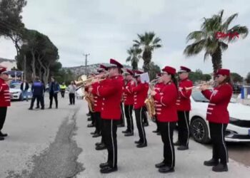 Atatürk’ün Foça'ya gelişinin 92. yılı yürüyüş ve törenle kutlandı