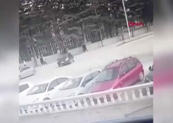Otomobille motosiklet çarpıştı: 2 yaralı