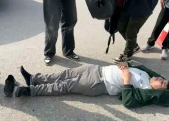 Motosiklet yolun karşısına geçen bisikletliye çarptı; 1’i çocuk, 3 yaralı