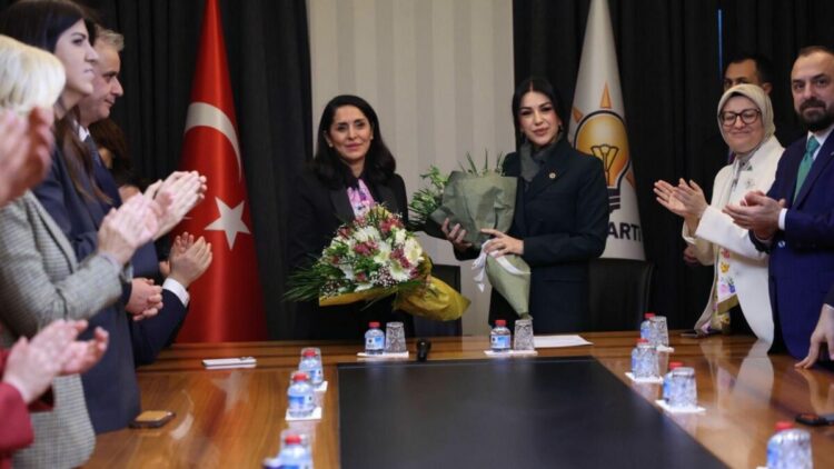 AK Parti’de Ayan yeni görevini devraldı
