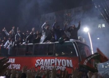 1’inci Lig’e yükselen Batman Petrolspor’a coşkulu karşılama