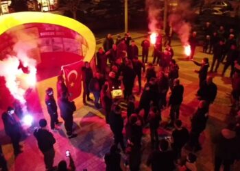 Bursa'da kavga ihbarına giden polislere sürpriz kutlama