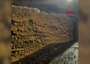 Gercüş'te heyelan nedeniyle kapanan köy yolu açıldı
