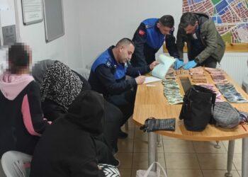 2 dilencinin üzerinden 19 bin 600 lira çıktı