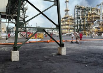 Meksika’da petrol rafinerisinde yangın