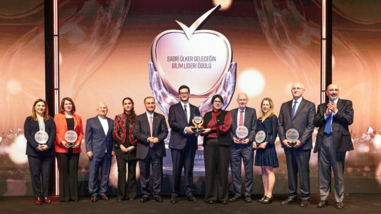Sabri Ülker Geleceğin Bilim Lideri Ödülü’nü Biyokimyager San Martin kazandı