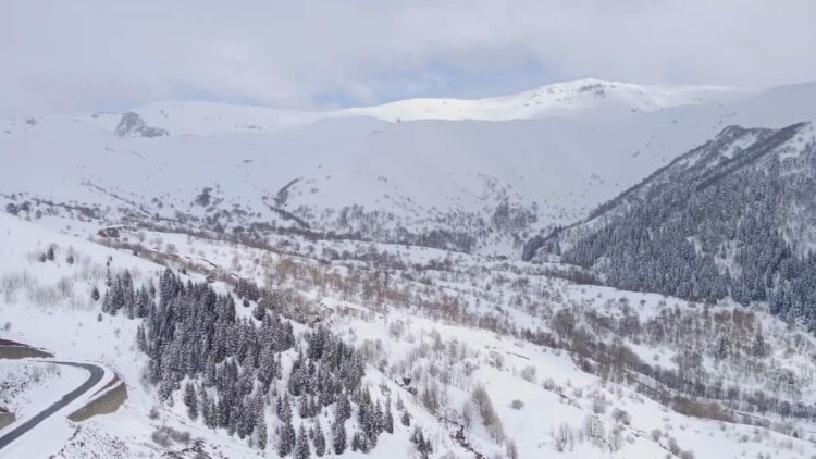 Doğu Karadeniz’de nisan ayında kar yağdı