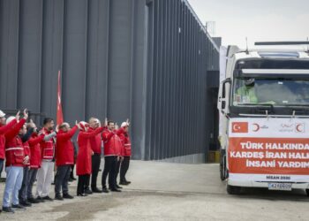 Türk Kızılay'dan, İran'a 4 TIR insani yardım