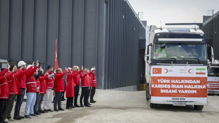 Türk Kızılay'dan, İran'a 4 TIR insani yardım