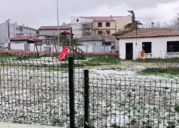 Edirne’de dolu yağışı; ilçe beyaza büründü