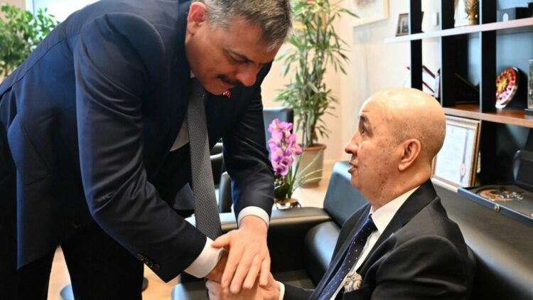 Bakan Çiftçi, 15 Temmuz Gazisi Aslan'ı ziyaret etti