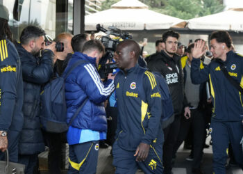 Fenerbahçe kafilesi, Kayseri’de coşkuyla karşılandı