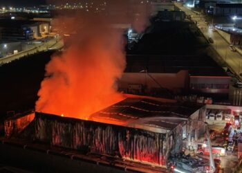 Ankara'da medikal malzeme üretilen fabrikada yangın; 35 kişi tahliye edildi