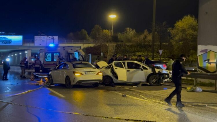 Ataşehir'de emniyet şeridinde aracından inen sürücüye otomobil çarptı: 1 ölü