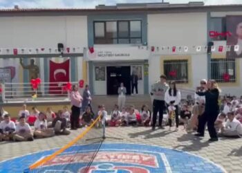 Eski milli tenisçi, ilkokul öğrencilerine ilham oldu