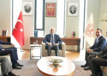 Bakan Ersoy, sanatçı Görkem Sevindik'i kabul etti