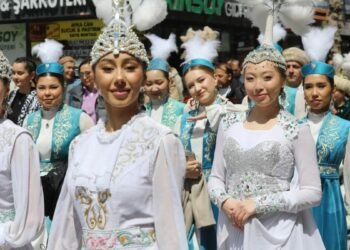Niğde'de nevruz coşkusu kortejle başladı