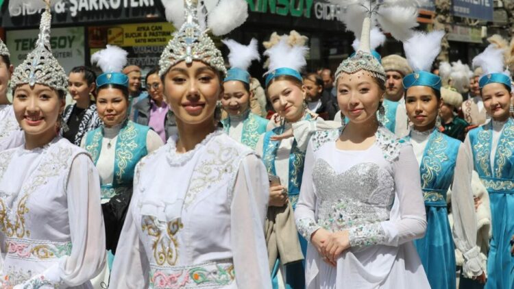 Niğde'de nevruz coşkusu kortejle başladı