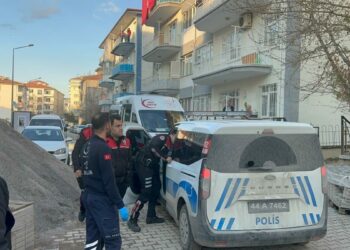 Malatya'da bıçaklı kavgada baba ve oğulu yaralandı