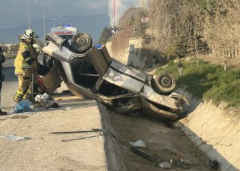 Kütahya’da takla atan otomobildeki 5 kişi yaralandı