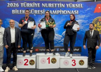 Muşlu Funda Maral, bilek güreşinde Türkiye üçüncüsü oldu