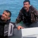 Su alan teknedeki 3 kişiyi, balıkçılar kurtardı