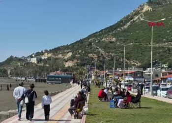 Hatay’da güneş yüzünü gösterdi, sahiller doldu