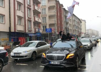 Kars’ta İran’a destek konvoyu