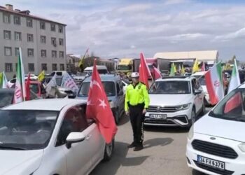 Iğdır’da yüzlerce araçlık konvoyla İran’a destek verildi