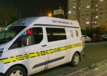 Zeytinburnu'nda kızını silahla öldürüp, eski eşini ağır yaralayan şüpheli yakalandı