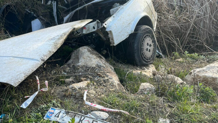 Otomobil şarampole yuvarlandı: Kardeşlerden 1'i öldü, 1'i yaralandı
