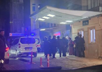 Evine giderken boğazından bıçaklanıp öldürüldü
