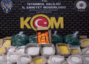 Bayrampaşa'da sahte ilaç operasyonu: 1 milyon 500 bin hap ele geçirildi