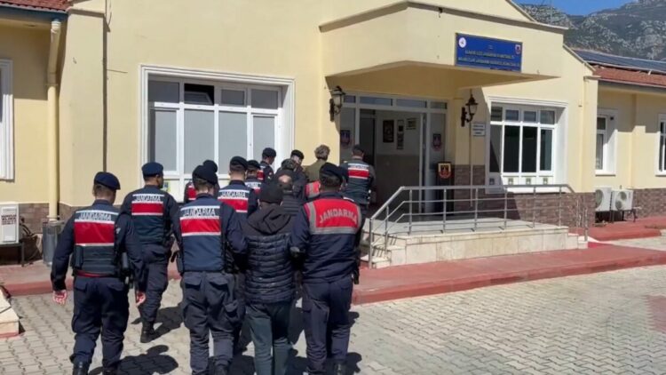 Antalya'da uyuşturucu operasyonları: 5 tutuklama