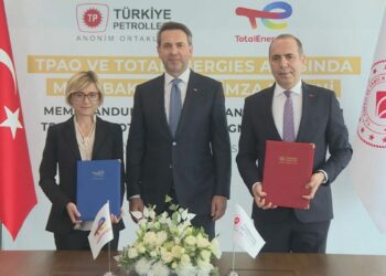 Bakan Bayraktar, İstanbul'da TPAO ile TotalEnergies arasındaki anlaşmanın imza törenine katıldı