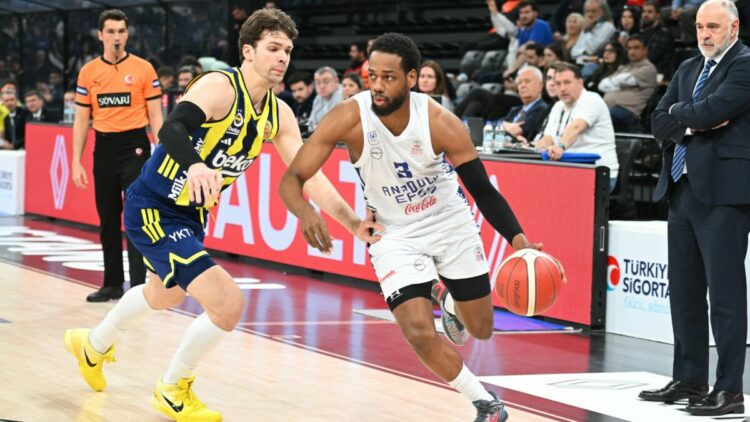 Anadolu Efes - Fenerbahçe Beko: 73-89