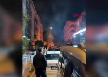 Kayınvalidesinin evinin önünde aracını yakıp, havaya ateş açan şüpheli gözaltına alındı