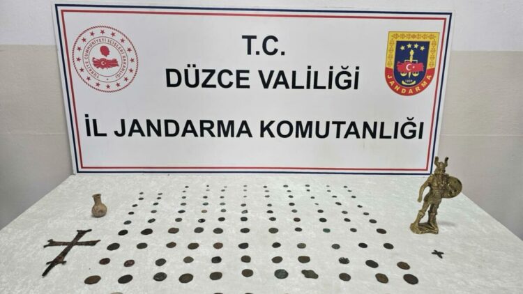 Düzce'de 136 parça tarihi eser ele geçirildi; 2 gözaltı
