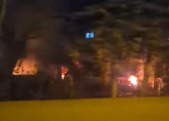 Arnavutköy’de fabrika yangını: 1’i ağır 3 kişi yaralandı