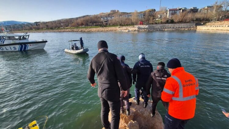 Van Gölü’nde kaybolan Boran Öner’in cansız bedeni bulundu
