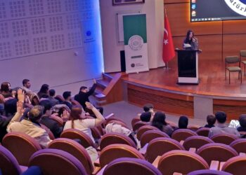 Üniversitelilerin simülasyonu TBMM'yi aratmadı
