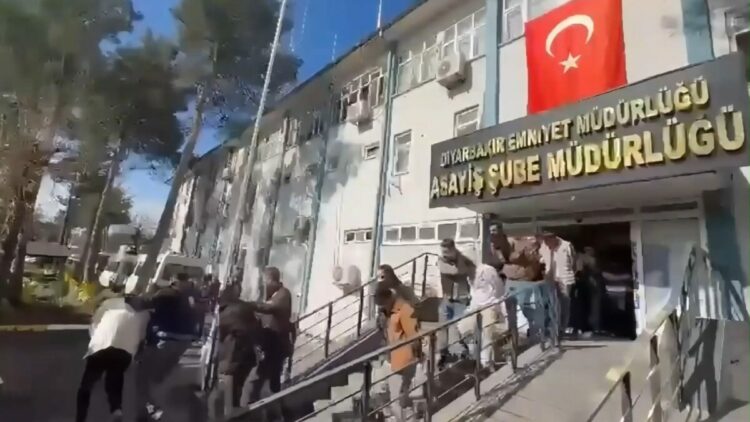 Diyarbakır merkezli 4 ilde dolandırıcılara ‘Suflör’ operasyonunda 10 tutuklama