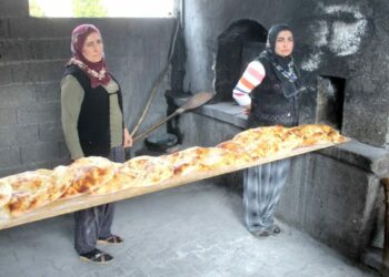 Asırlık geleneği iki komşu imece usulü yaşatıyor