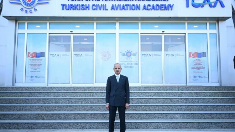Bakan Uraloğlu: Pilotluk sınavları 6 ildeki 12 merkezde yapılacak