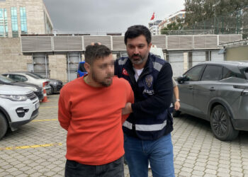 Aynı dernekte çalışan 2 arkadaşını tabancayla yaralayan şüpheli adliyede
