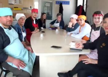 Balıkesir'de özel gereksinimli bireyler yemek kursunda pide ve pizza yaptı