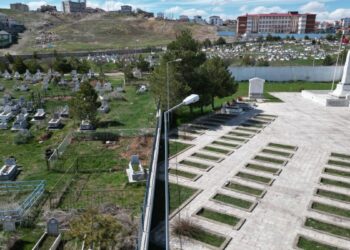 İlçe mezarlığında 'kıble' farklılığı