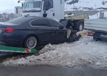 Bitlis'te 2 ayrı kazada 12 yaralı